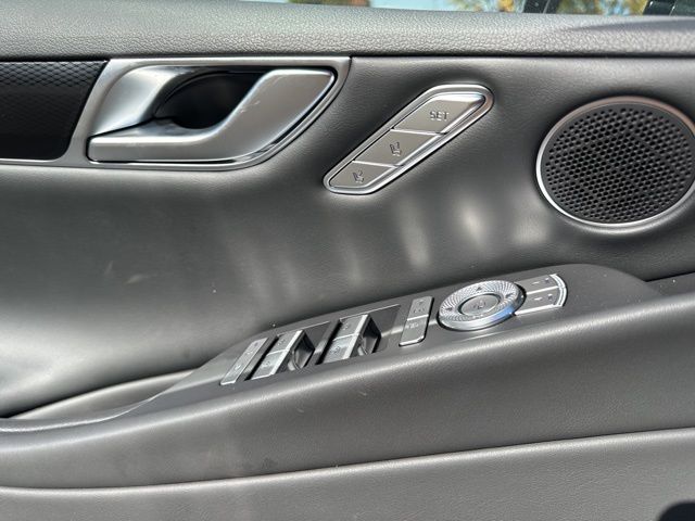 Thumbnail: 2025 Genesis G80 - 30