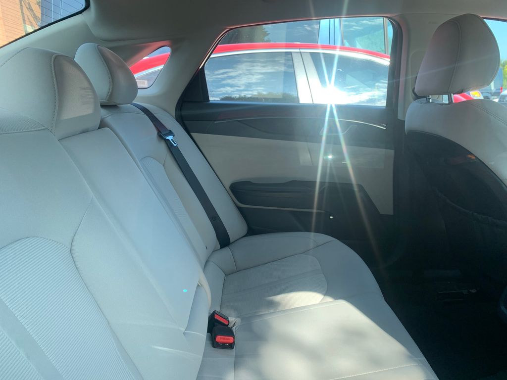 Thumbnail: 2022 Kia K5 - 11