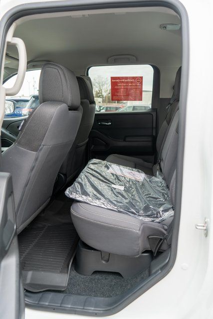 2025 Nissan Frontier SV - 10