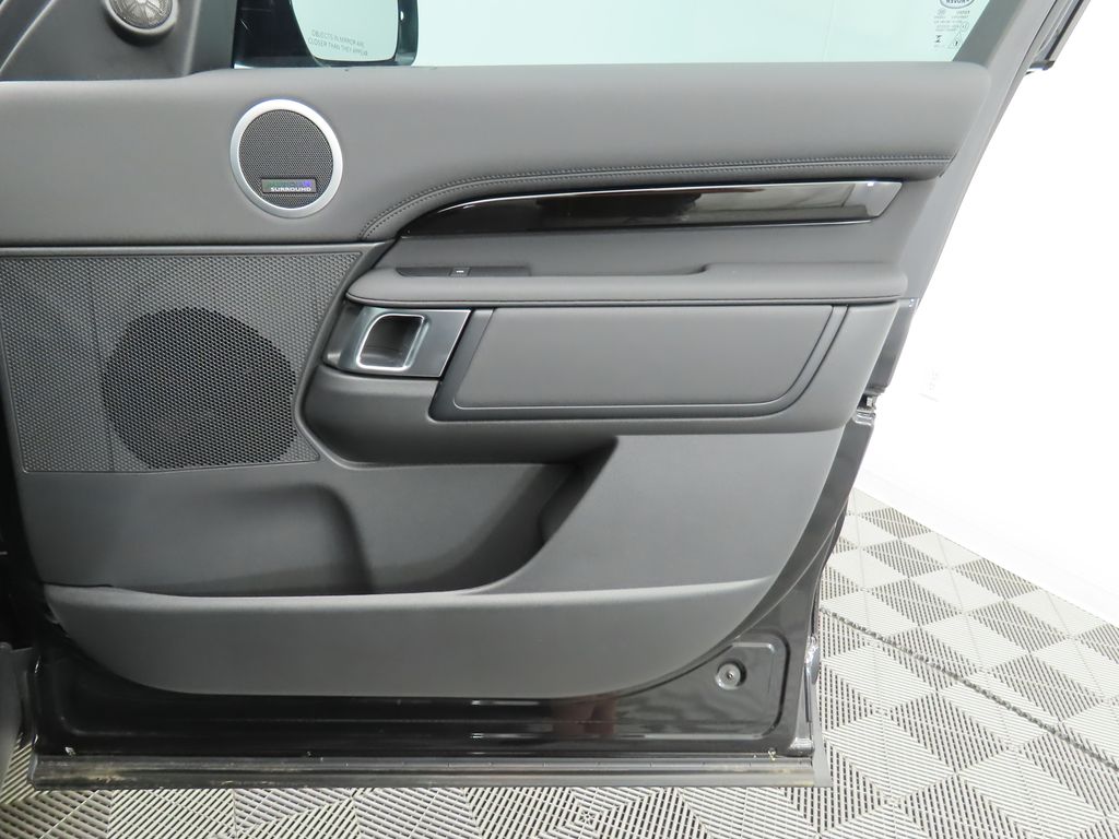 Thumbnail: 2025 Land Rover Discovery - 25