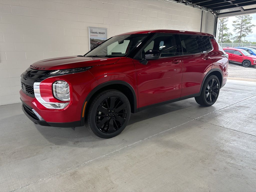 2026 Mitsubishi Outlander LE FWD's photo
