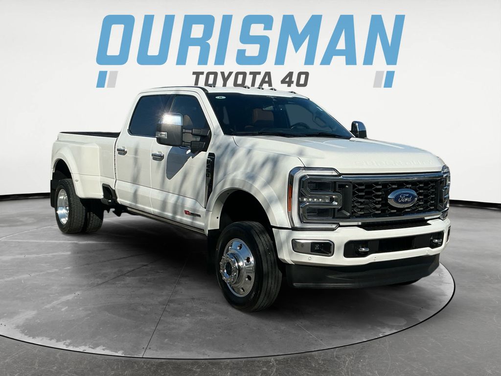 White 2023 Ford F-450 Super Duty Platinum Crew Cab LB DRW 4WD Pickup Truck Four-Wheel Drive Automatic