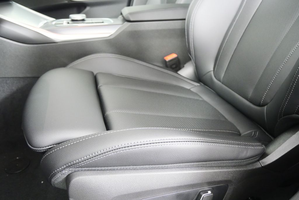 Thumbnail: 2026 BMW 3 Series - 10