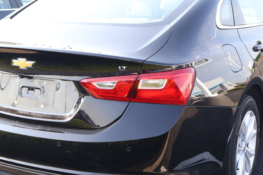 Thumbnail: 2023 Chevrolet Malibu - 8