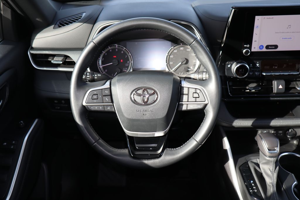 2024 Toyota Highlander XSE 10