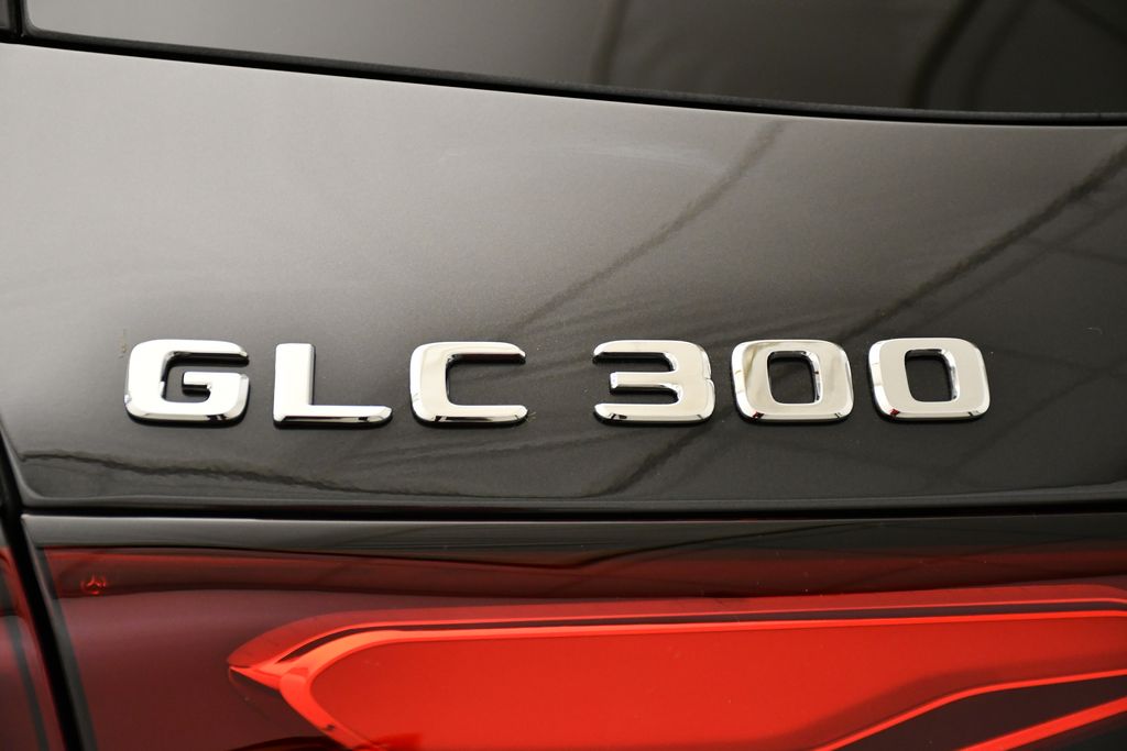 2025 Mercedes-Benz GLC 300 9