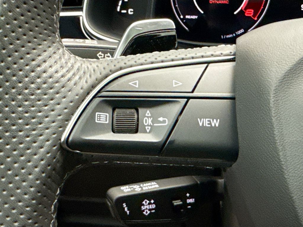 Thumbnail: 2025 Audi RS Q8 - 11