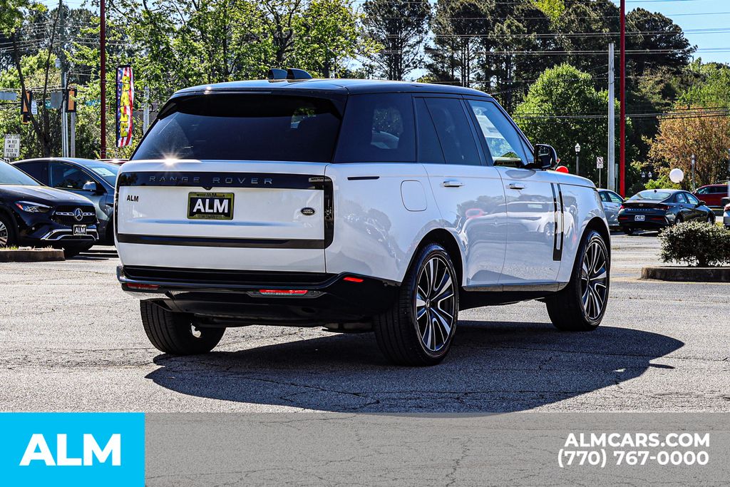 Used 2023 White Land Rover SE image 6