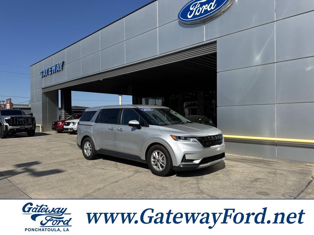 2022 Kia Carnival LX FWD