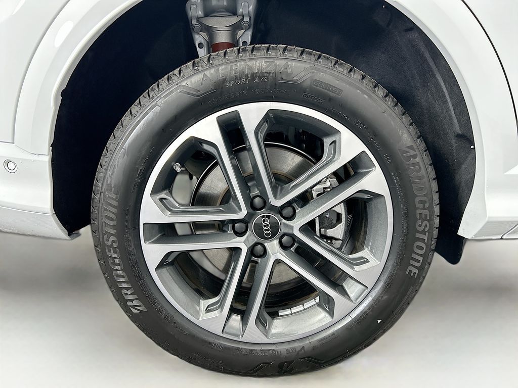 Thumbnail: 2025 Audi Q5 - 32