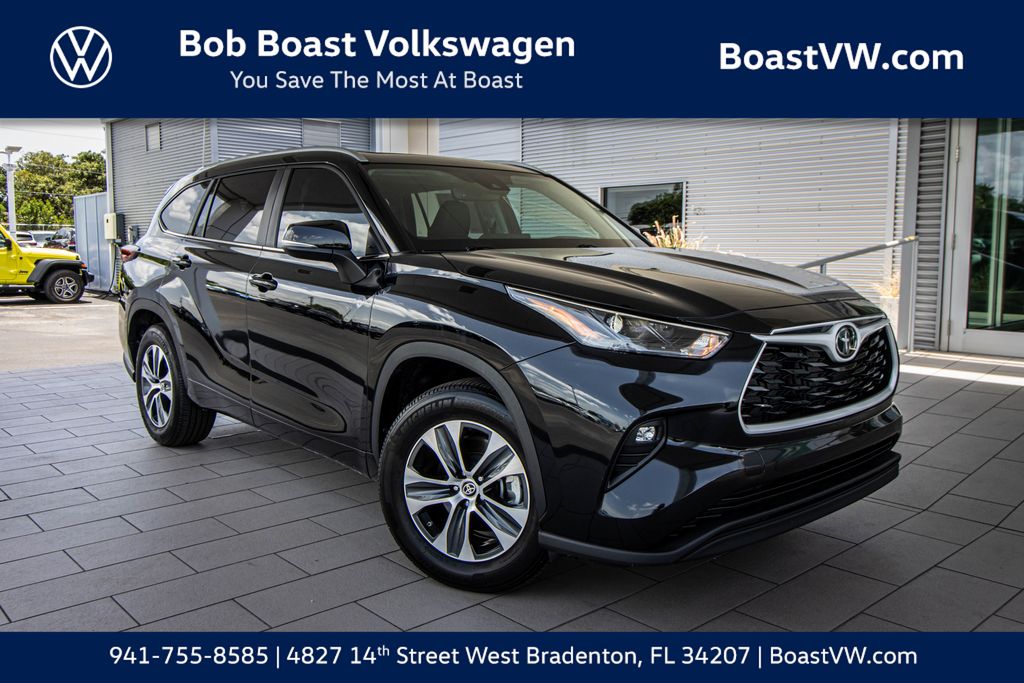 Midnight Black Metallic 2024 Toyota Highlander SUV / Crossover Front-Wheel Drive 8-Speed Automatic