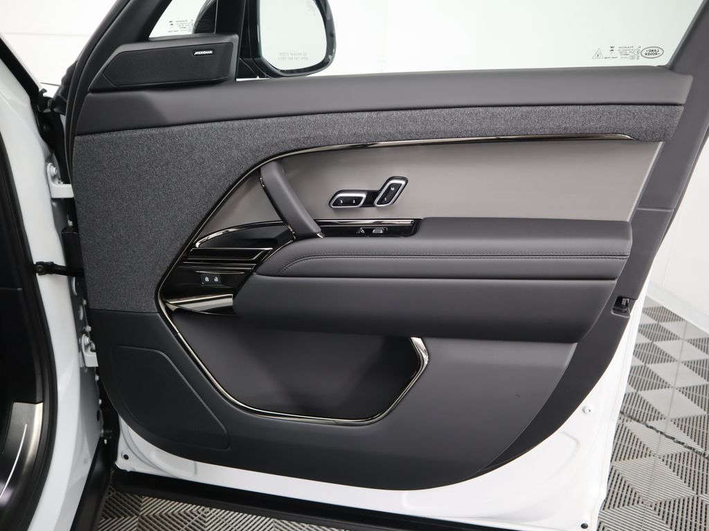 2025 Land Rover Range Rover Sport SE 26