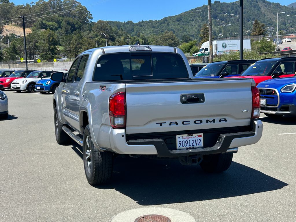 Thumbnail: 2019 Toyota Tacoma - 3