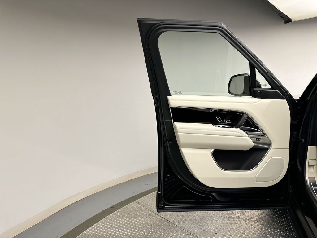 Thumbnail: 2025 Land Rover Range Rover - 14