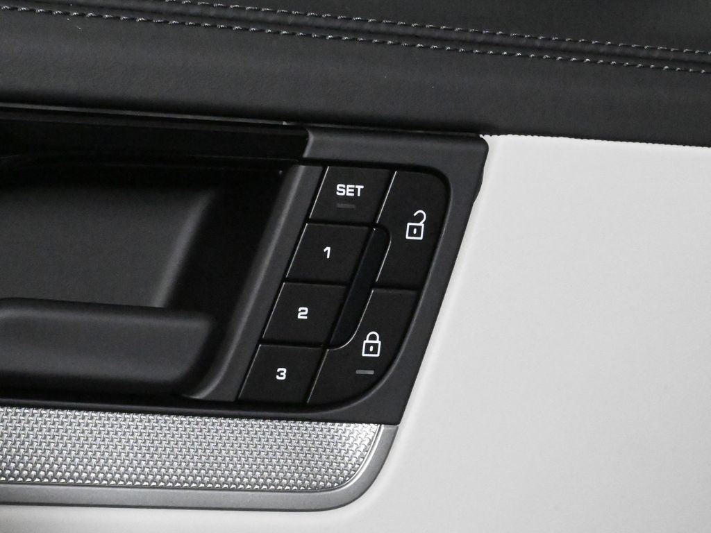 Thumbnail: 2026 Porsche Cayenne - 32