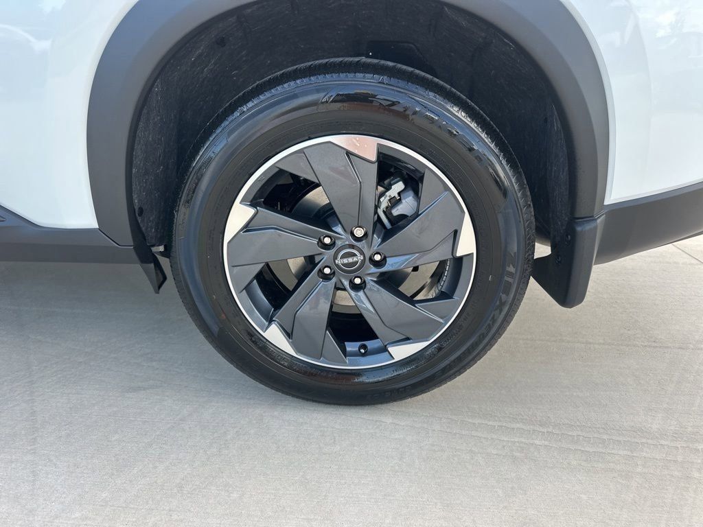2025 Everest White Pearl Nissan Rogue SV FWD SUV