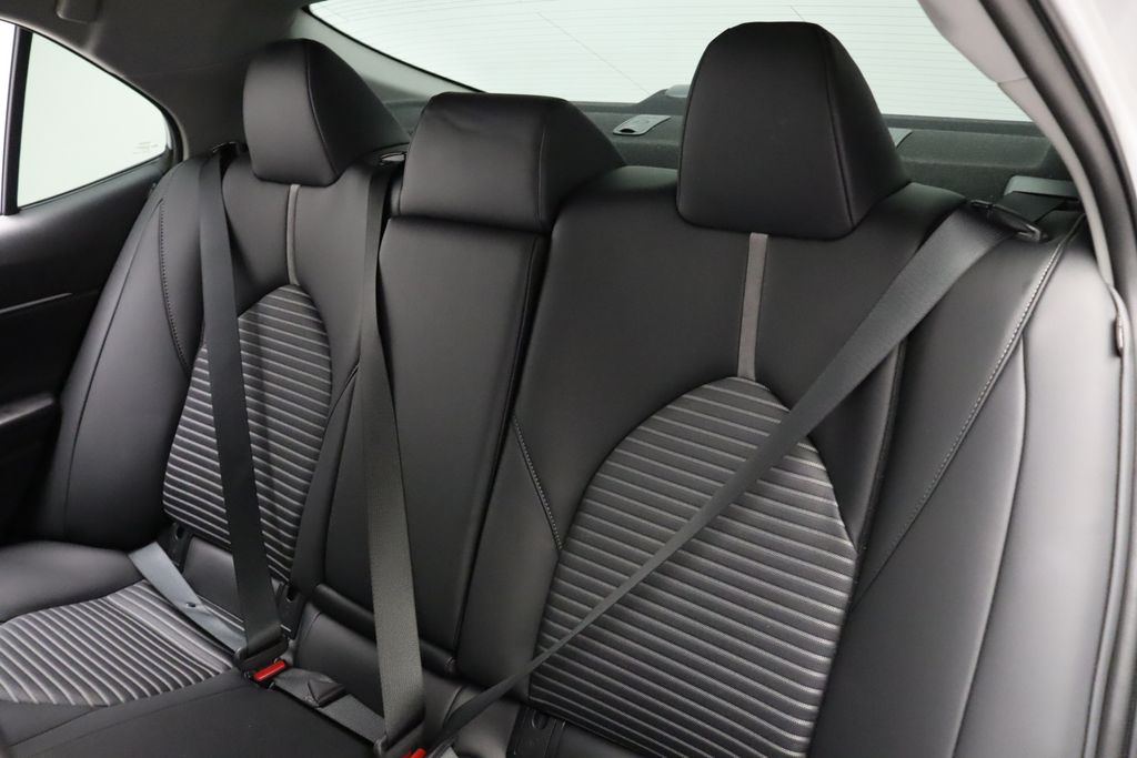 2023 Toyota Camry SE 18