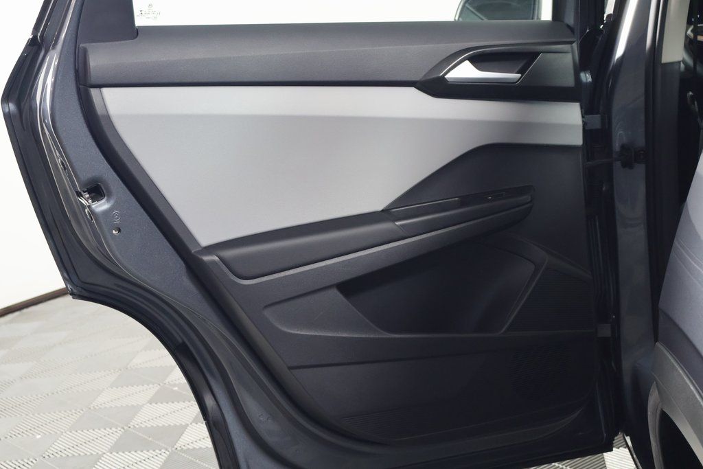 2022 Volkswagen Taos S 13