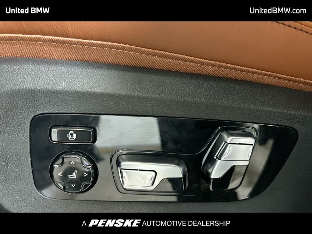 2026 BMW X7 M60i 12