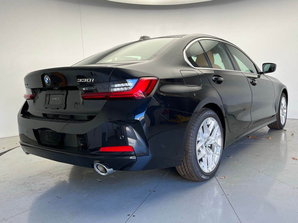 Thumbnail: 2026 BMW 3 Series - 3