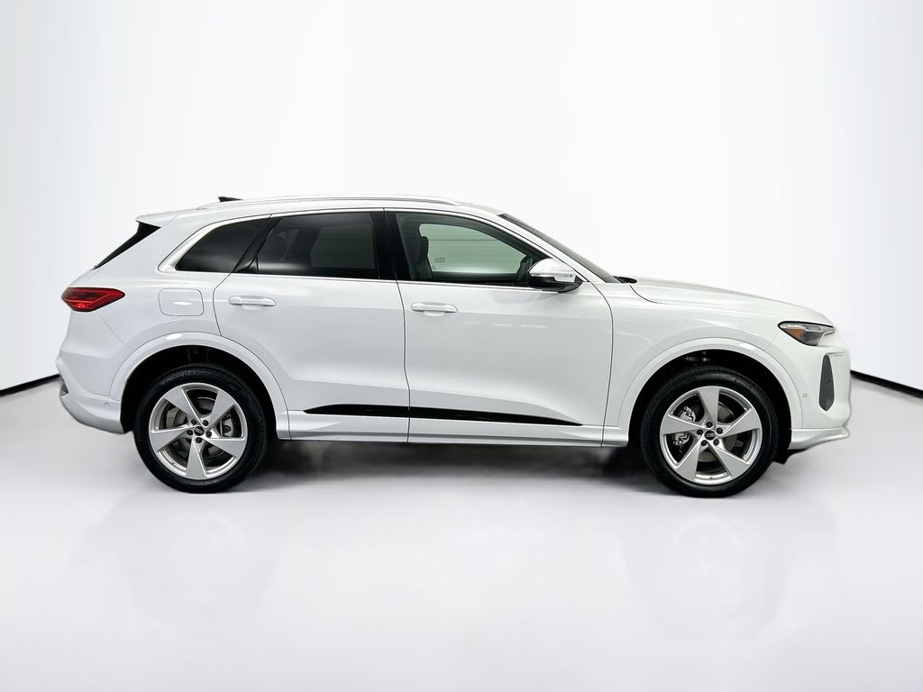 Thumbnail: 2025 Audi Q5 - 4