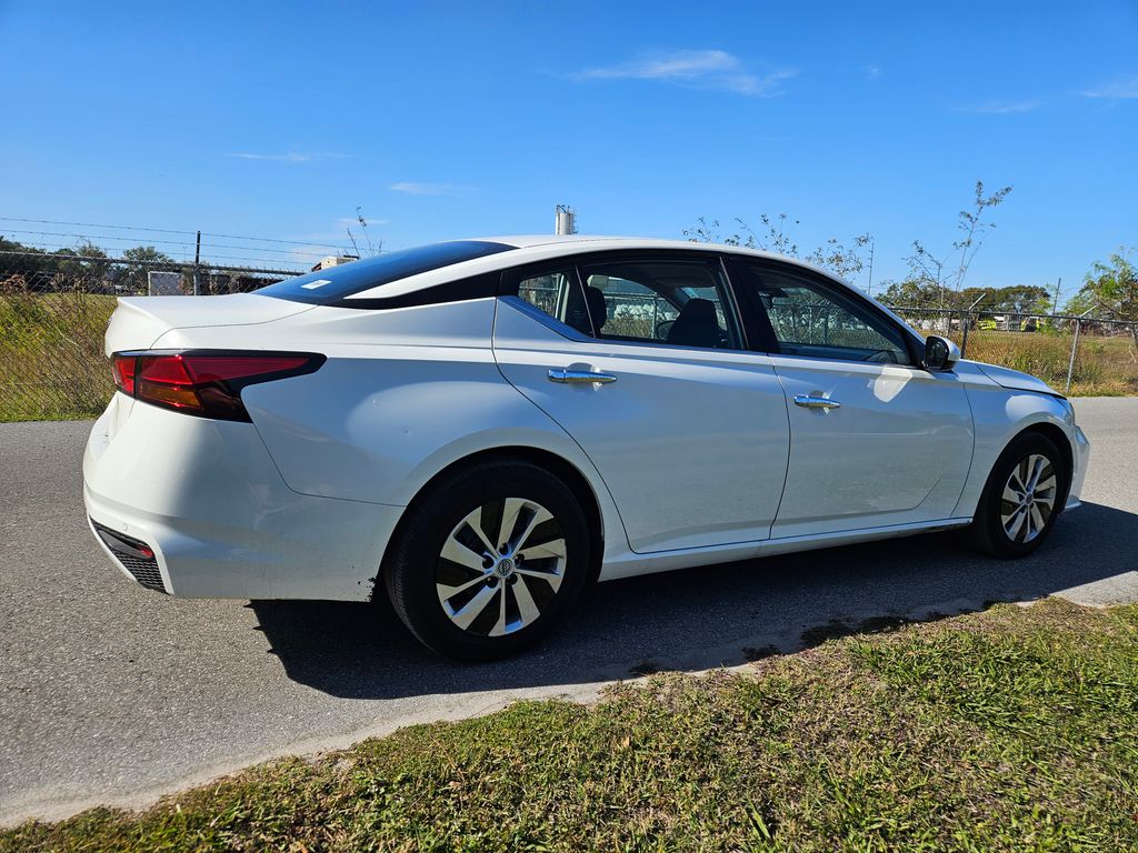 2023 Nissan Altima S 5