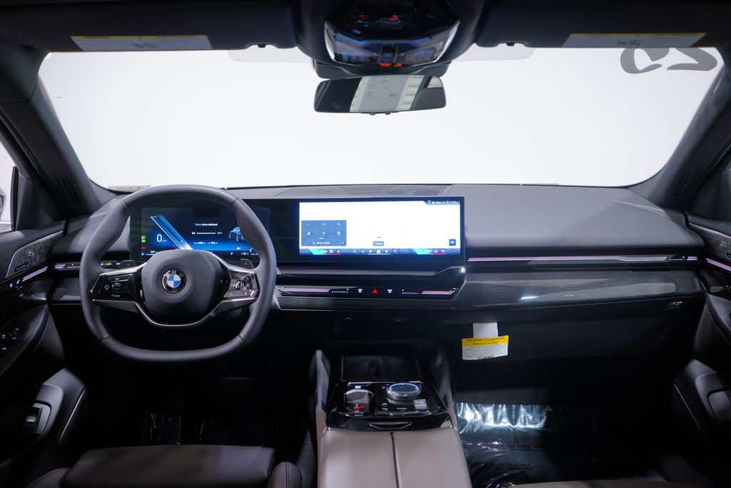 Thumbnail: 2025 BMW 5 Series - 10