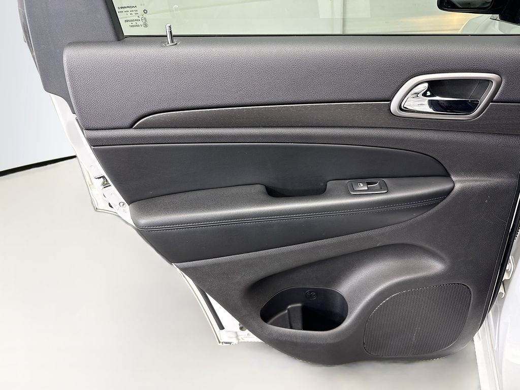 Thumbnail: 2017 Jeep Grand Cherokee - 24