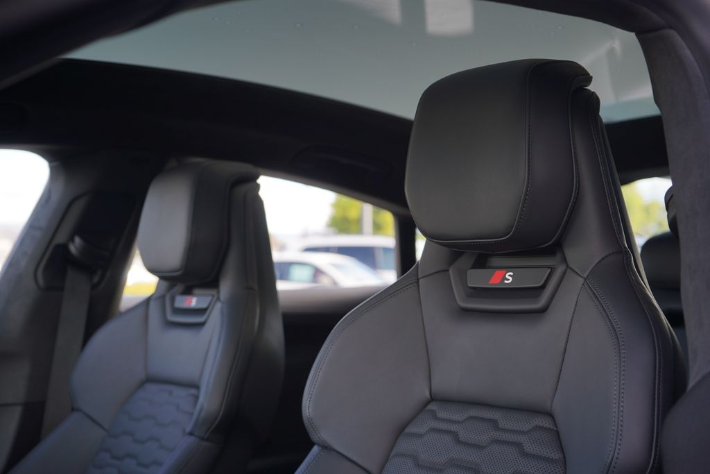 2025 Audi e-tron GT Premium Plus 12