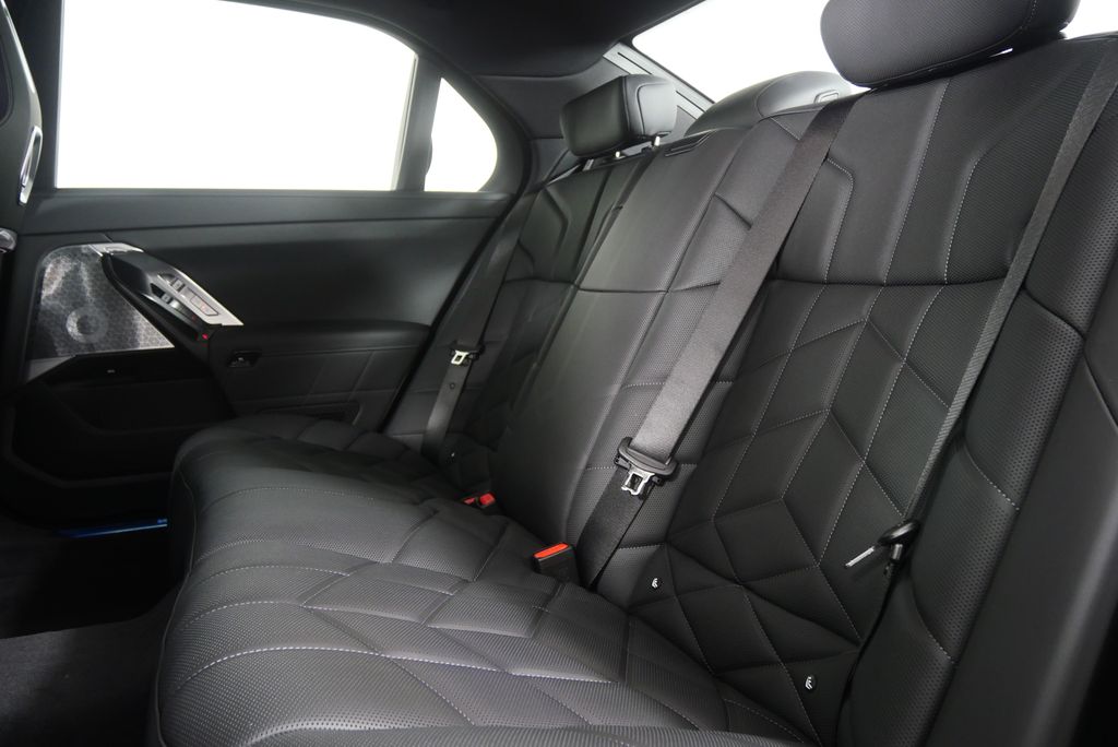 Thumbnail: 2026 BMW 7 Series - 14