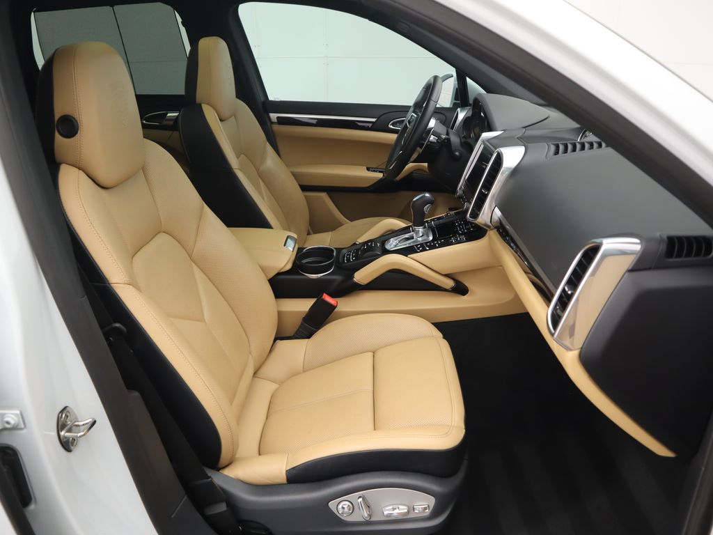 Thumbnail: 2018 Porsche Cayenne - 21