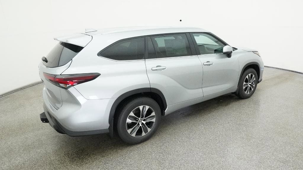 Thumbnail: 2025 Toyota Highlander - 15