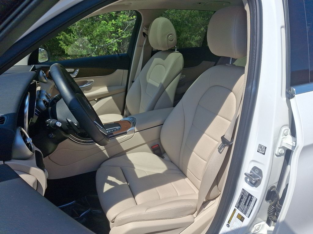 2021 Mercedes-Benz GLC 300 13