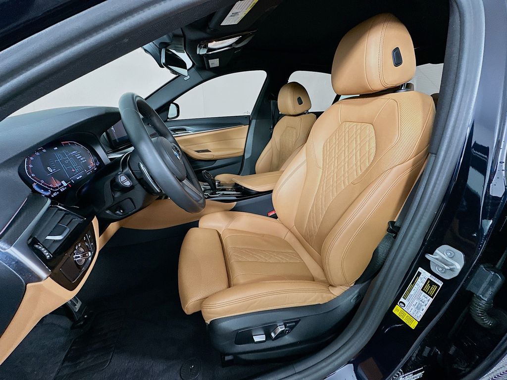 Thumbnail: 2023 BMW 5 Series - 21