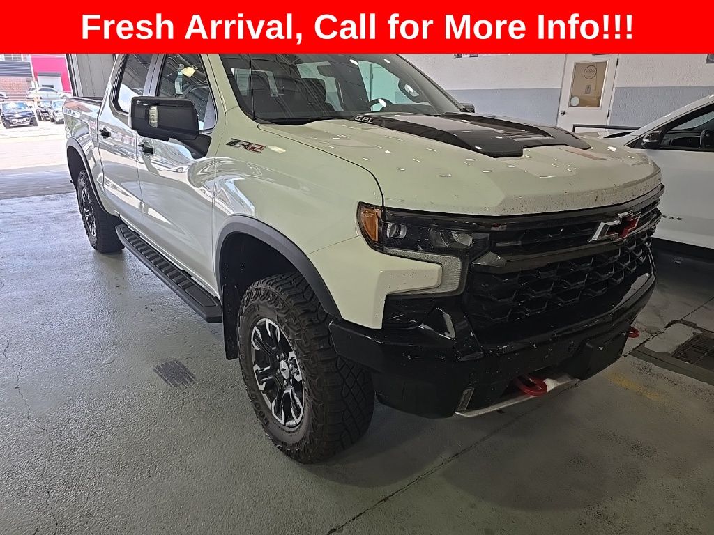 Summit White 2025 Chevrolet Silverado 1500 Pickup Truck Four-Wheel Drive Automatic