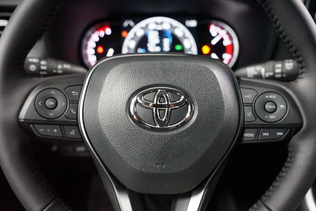 Thumbnail: 2025 Toyota RAV4 - 18