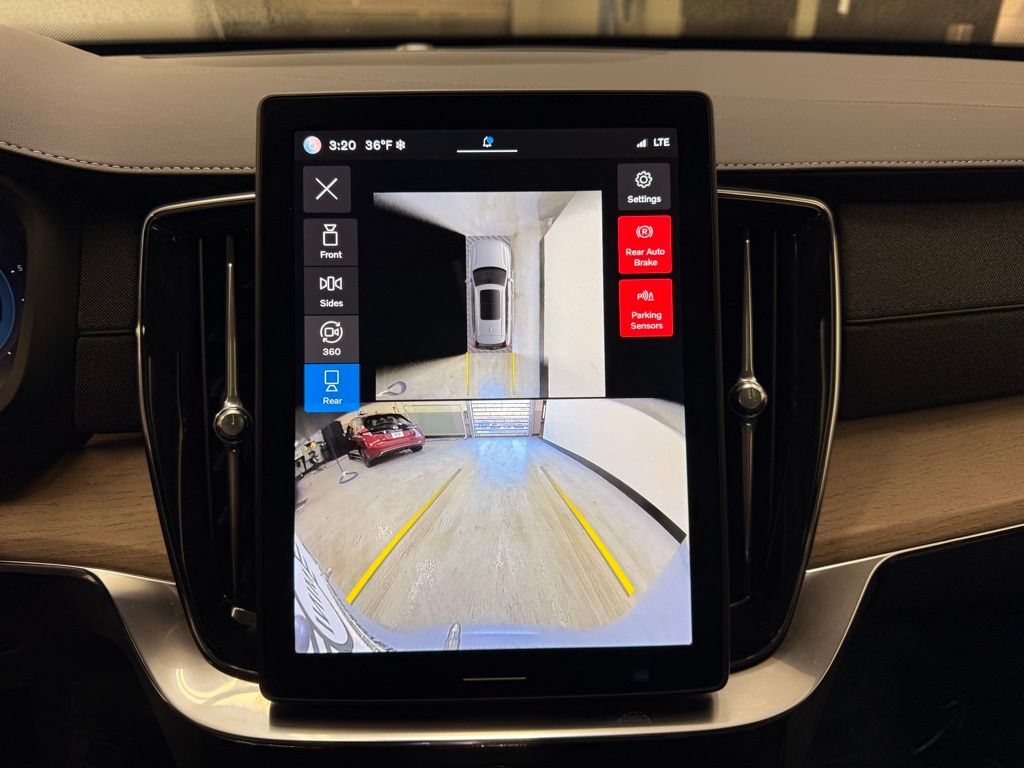 Thumbnail: 2025 Volvo XC90 - 17