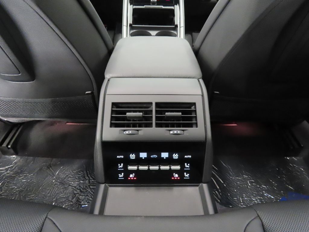 Thumbnail: 2026 Porsche Panamera - 30