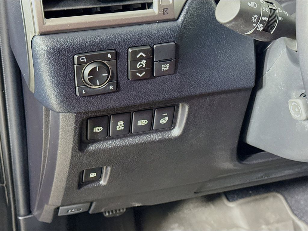 Thumbnail: 2023 Lexus GX - 10