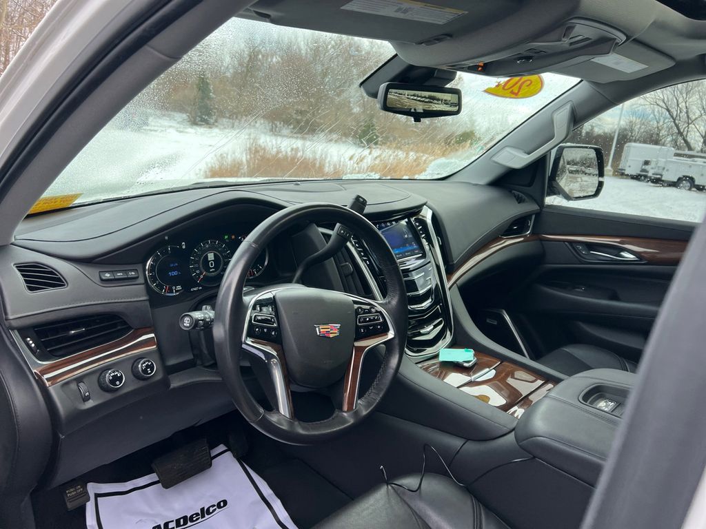 2020 Cadillac Escalade Luxury 9