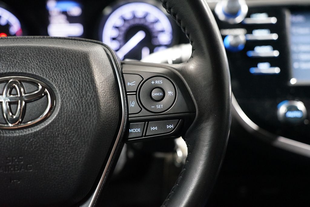 2019 Toyota Camry SE 13