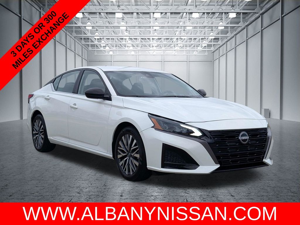 Glacier White 2026 Nissan Altima Sedan Front-Wheel Drive Continuously Variable Transmission