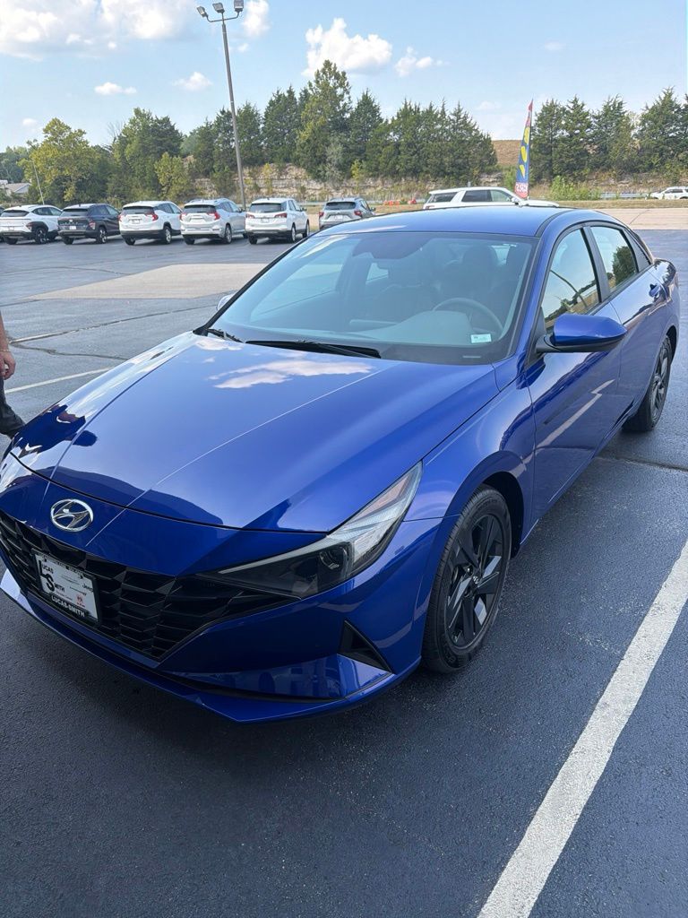 2022 Hyundai Elantra SEL FWD