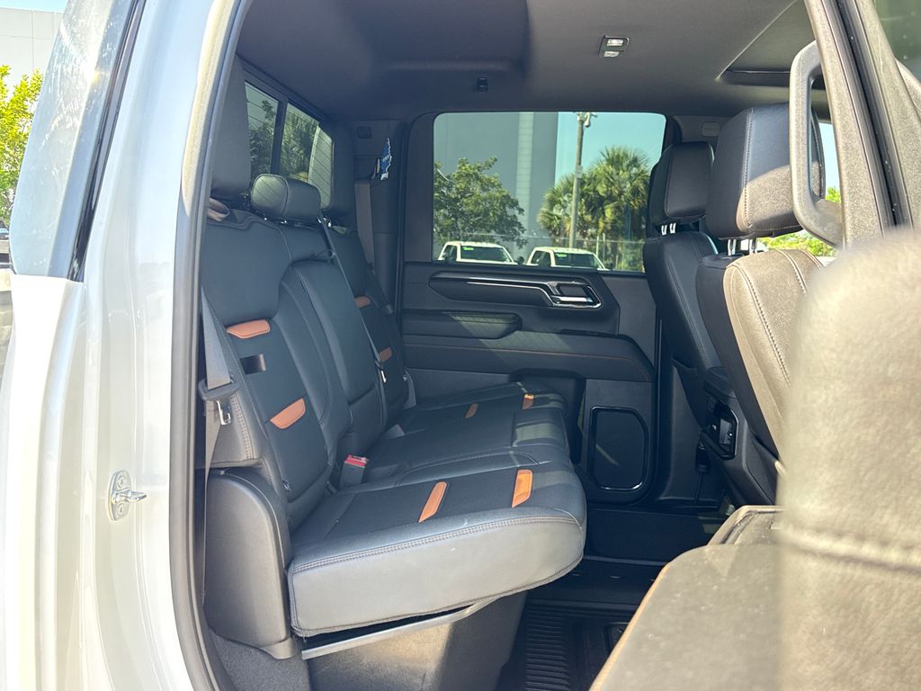 Used 2024 White GMC AT4 image 31