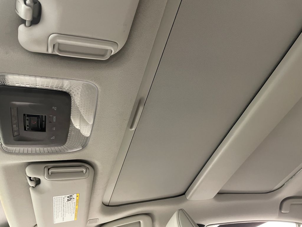 2023 Toyota Prius Limited 32