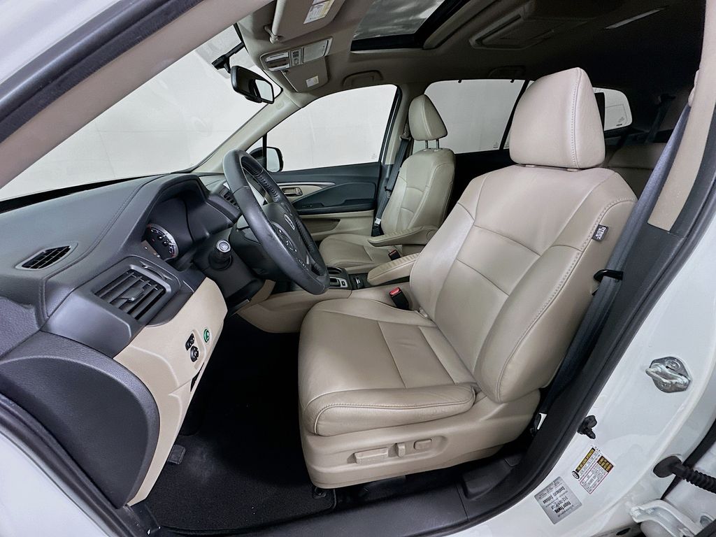 Thumbnail: 2017 Honda Pilot - 20