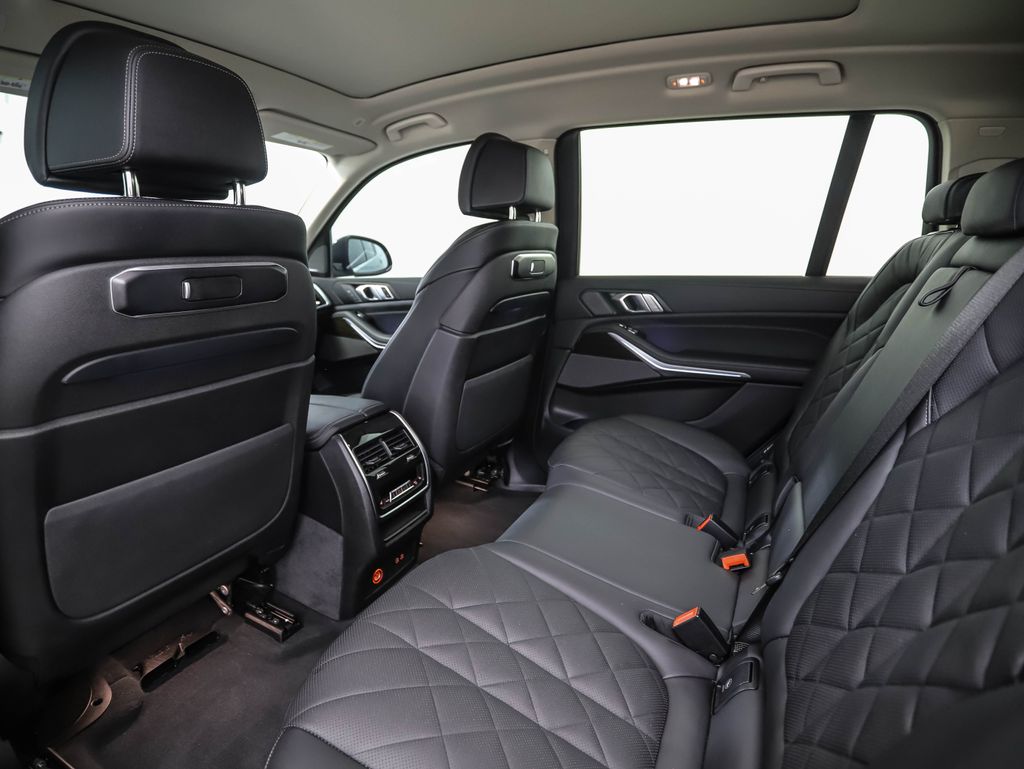 Thumbnail: 2025 BMW X7 - 21