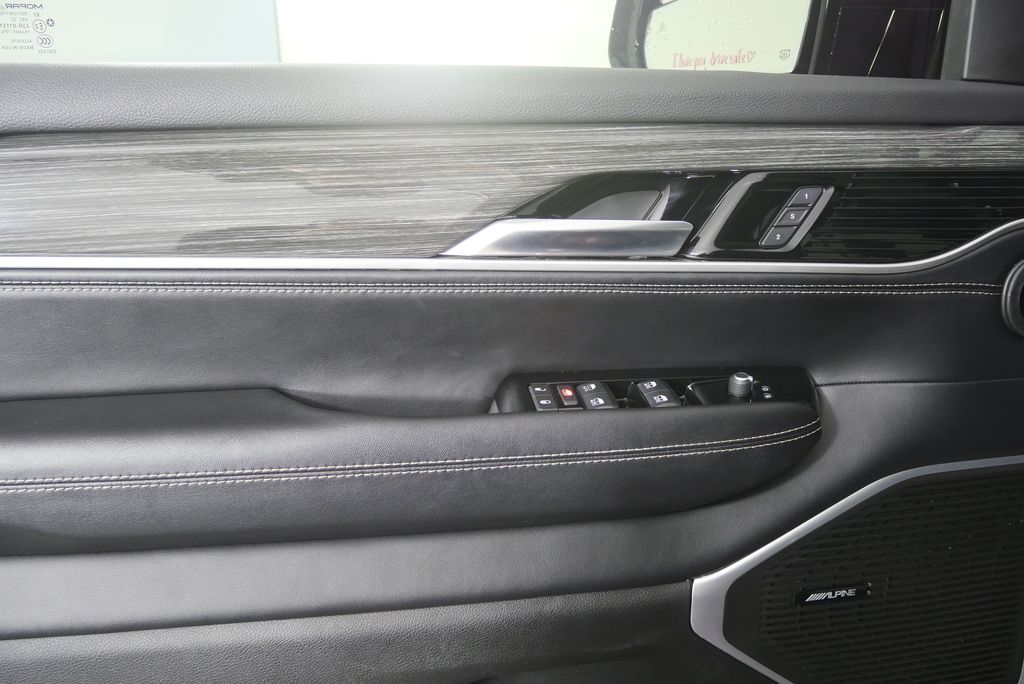 Thumbnail: 2022 Jeep Wagoneer - 9