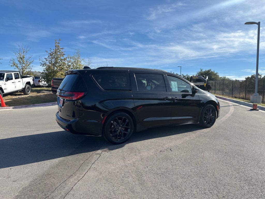 Used Car 2025 Chrysler Pacifica  Limited For Sale Under $40,000 In Austin, Texas