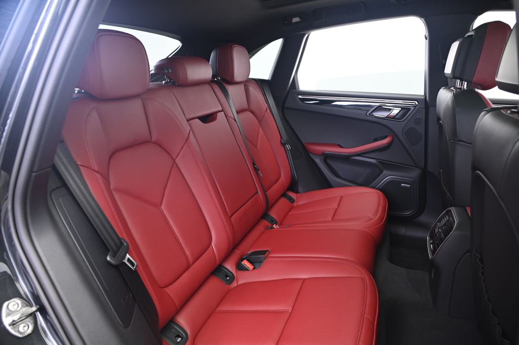 Thumbnail: 2025 Porsche Macan - 19